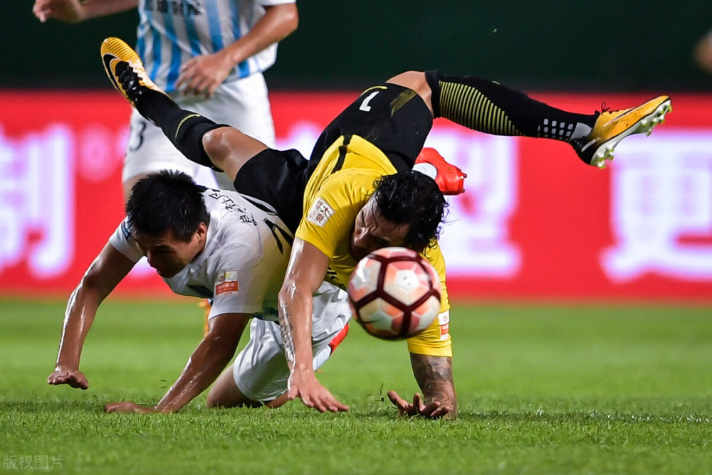 开云首页APP-法兰克福迎中超关键赛；集结日豪取连胜；引发热议；训练强度明显提升的简单介绍